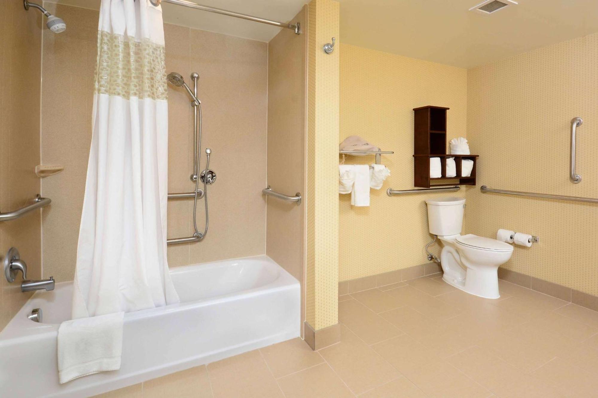 Hampton Capital Blvd North Hotel 3*