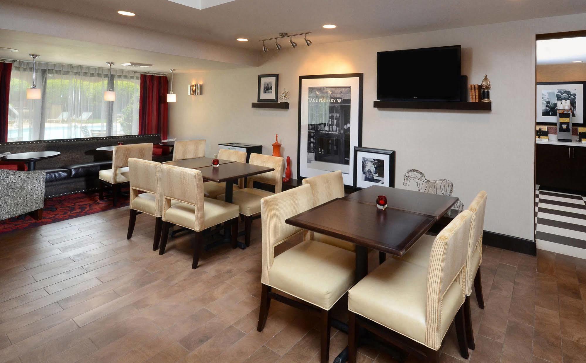 Hampton Capital Blvd North 3*